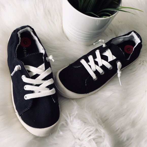 madden girl sneakers black